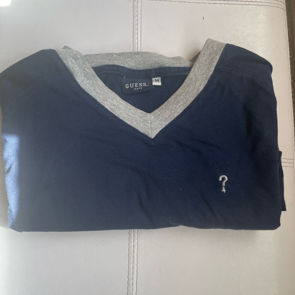 Vintage GUESS Men's Navy and Gray Sweater